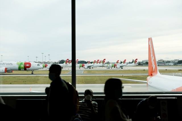 Governo mantém suspensos voos com origem ou destino no Brasil e Reino Unido