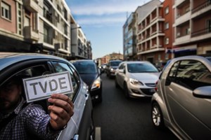 Uber só vai aceitar carros elétricos a partir de 16 de julho