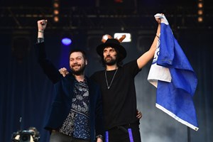 Vocalista dos Kasabian admite violência doméstica e sai da banda