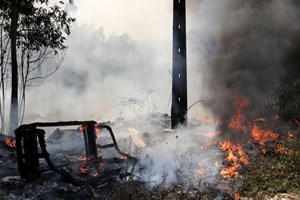 Incêndios: Fogo na Serra de Valongo reacende e coloca habitações em risco