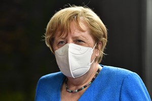 Merkel considera irresponsáveis manifestações anti-máscara