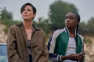 Crítica: The Old Guard, um filme de imortais demasiado mortais na Netflix