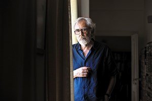 “Há o jeito! O jeito do tira daqui, põe ali. É um governo-mecano”
