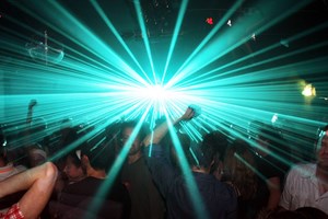 Governo disponível para discutir reabertura de bares e discotecas