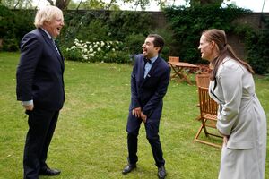 Boris Johnson recebe enfermeiro português que lhe salvou a vida em Downing Street