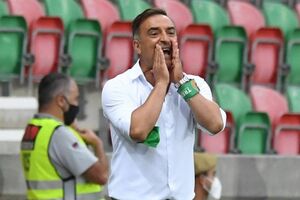Carlos Carvalhal no jogo com o Marítimo