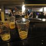 Portugueses de regresso aos bares: 'A vontade era tão grande que as pessoas iam logo fazer o teste'