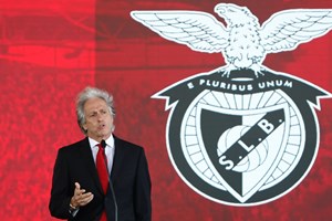 Jorge Jesus assina contrato como treinador do Benfica por dois anos