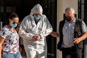 Mata mãe à fome no dia do seu aniversário e culpa-a por ser teimosa