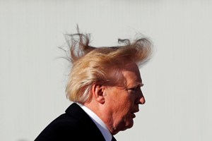 'O meu cabelo tem que estar perfeito': EUA mudam lei sobre pressão dos chuveiros após Trump se queixar
