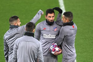 Sporting anuncia contratação do guarda-redes espanhol Adán
