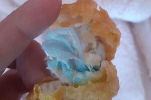 Criança engasga-se com máscara dentro de nugget em restaurante de fast food