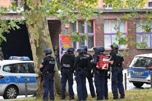 Bombeiros e polícia chamados para escola em Berlim