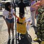 Fotografia de menina negra com cartaz em manifestação do Chega gera polémica