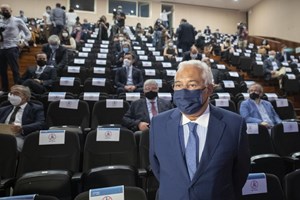 Covid-19: Costa pede a portugueses que usem máscaras nacionais reutilizáveis