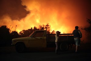 Fogo em Oliveira de Frades alastra a concelho vizinho. 700 operacionais estão no terreno