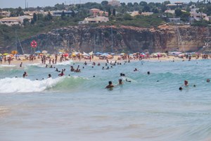 Autoridades procuram homem desaparecido na Praia da Rocha em Portimão