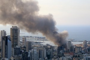 Incêndio no porto de Beirute controlado mas pode ter sido 'sabotagem' ou 'acidente'