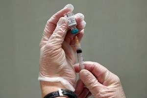Vacina da Janssen produziu resposta imunitária por dois meses com uma toma