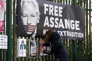 Lula da Silva e Zapatero entre mais de 100 políticos que reclamam libertação de Julian Assange