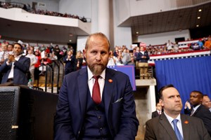 Antigo diretor de campanha de Trump hospitalizado após tentativa de suicídio