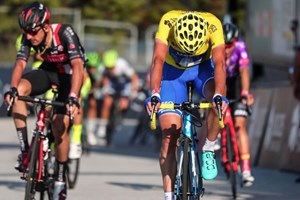 Ciclista Nigel Ellsay fraturou a coluna e ossos do rosto
