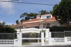 A Vila Giralda, onde Klaus Saalfield vive desde a década de 1980 e onde antes vivera a família real espanhola.