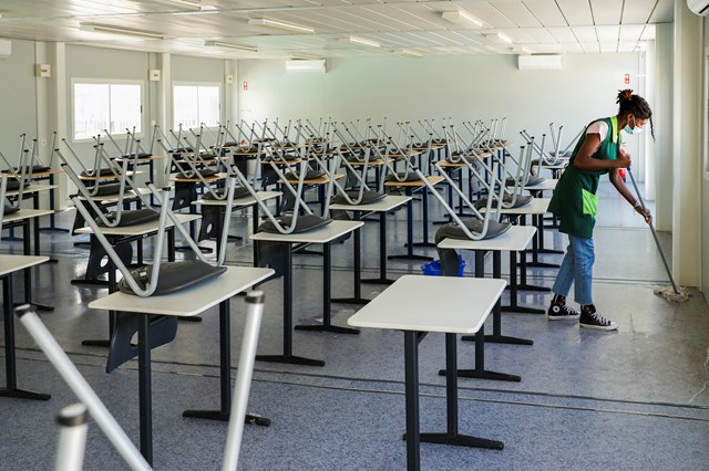 Covid-19: Pais e diretores confiam na segurança das escolas, mas pedem mais testes e vacinação
