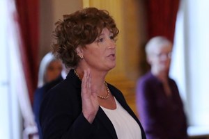 Bélgica nomeou a sua primeira vice-primeira-ministra transgénero