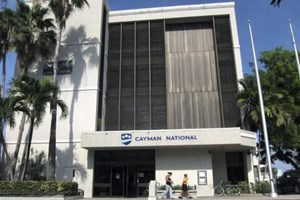 UE retira Ilhas Caimão da lista de paraísos fiscais mas junta Anguila e Barbados
