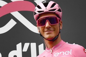João Almeida manteve camisola rosa no Giro e aumentou a vantagem