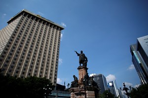 Autoridades mexicanas retiram estátua de Colombo de avenida da capital