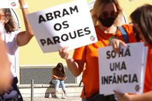 Covid-19: Movimento cívico exige 'liberdade' para as crianças