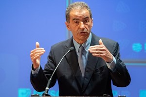 Ministro garante que não há discriminação dos professores do ensino superior na vacinação