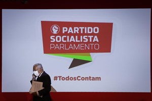Costa diz que app é menos restritiva das liberdades do que a máscara