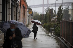 Três distritos do continente, Madeira e Açores sob aviso amarelo devido à agitação marítima
