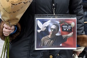 Por dinheiro, estudantes indicaram a jihadista o professor que foi decapitado