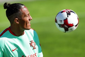 Internacional português Bruno Alves infetado com Covid-19