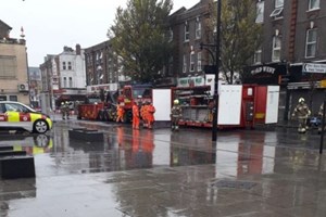 Prédio colapsa após explosão em Londres. Polícia teme vários mortos