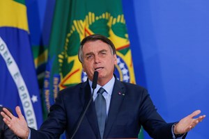 Bolsonaro diz que lei contra discriminação salarial pode dificultar emprego para mulheres