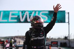 Hamilton acelera para o recorde de oito títulos na Fórmula 1