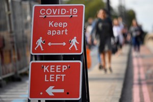 Reino Unido detetou mais 33.470 novos casos de Covid-19, um aumento de 46%