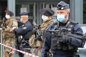 Um terceiro homem sob custódia após atentado em Nice