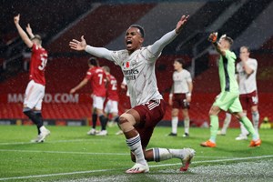 14 anos depois Arsenal ganha em casa do Manchester United
