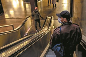 Mais 1.382 casos e 4 mortes por covid-19 em Portugal