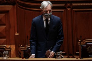 Reforma militar em debate na AR sob fogo de ex-chefes militares e ex-Presidentes