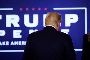 Facebook e Twitter combatem 'mar de fake news' difundidas por Trump