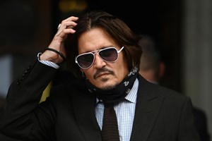 Johnny Depp 'convidado a abandonar' a saga Monstros Fantásticos