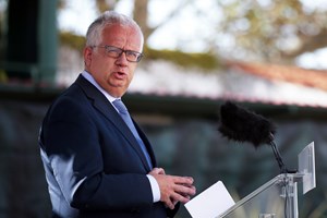Marcelo esperou quase nove meses para apertar cerco a Cabrita