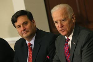 Ron Klain: Quem é a primeira escolha de Joe Biden para a sua equipa na Casa Branca?
